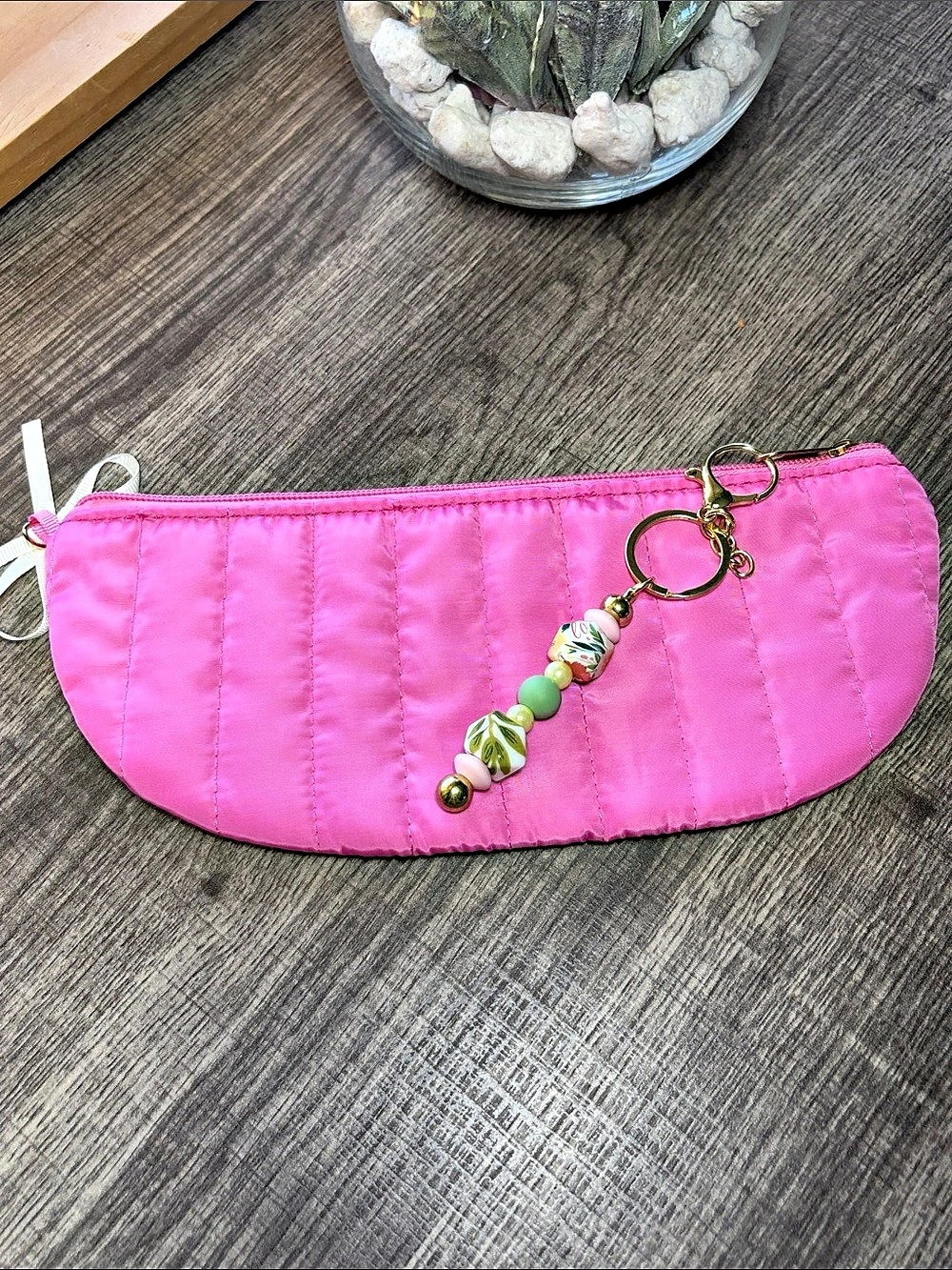 🔥5 for $25🔥 NWOT. Quilted Pink Cosmetic Pouch with Handmade Keychain/Bag Charm